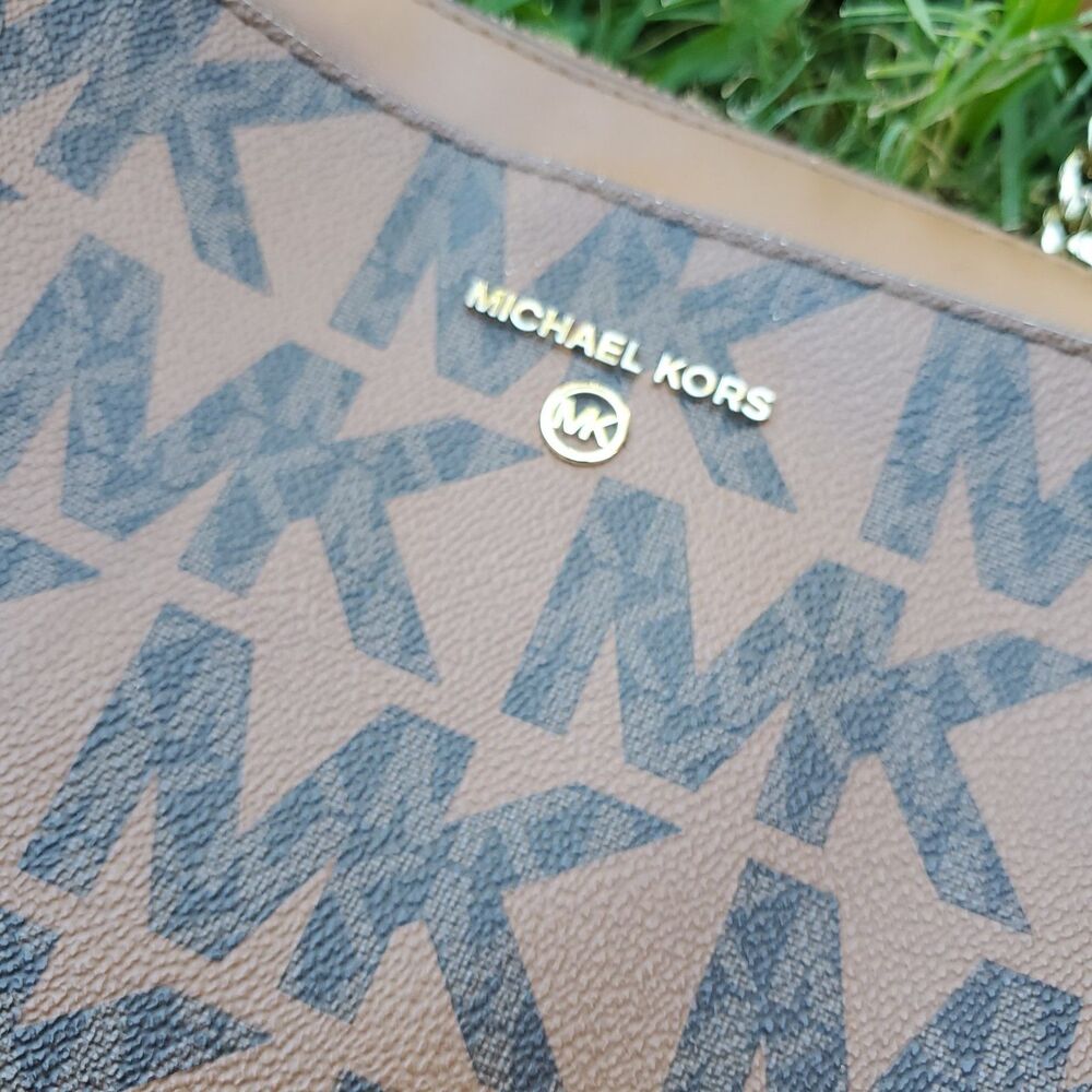 Michael Kors Crossbody - Picture 5 of 11